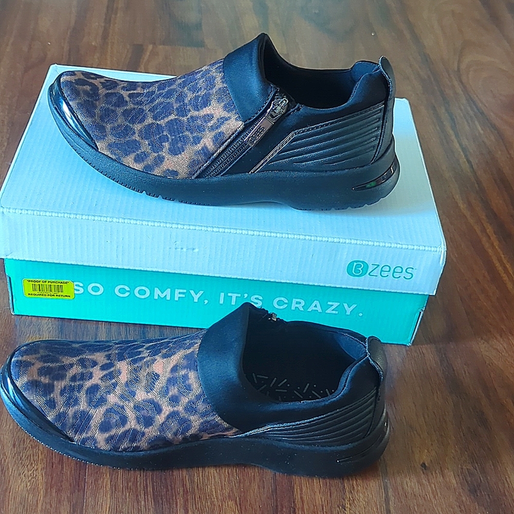 New in box BZees Axis size 6 black and leopard print slip on shoes
